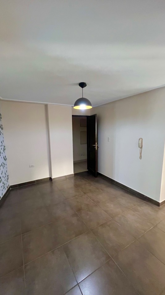 En VENTA Departamento de 2 dormitorios con dependencia frente a Plaza Belgrano, Barrio Sur 