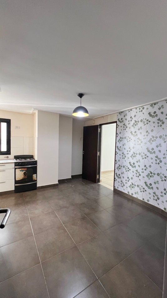En VENTA Departamento de 2 dormitorios con dependencia frente a Plaza Belgrano, Barrio Sur 