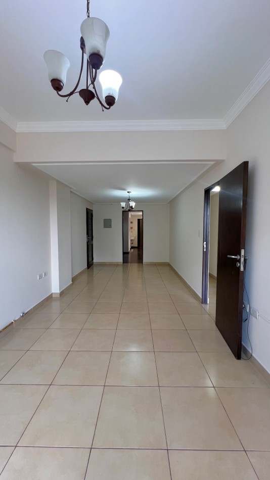 En VENTA Departamento de 2 dormitorios con dependencia frente a Plaza Belgrano, Barrio Sur 