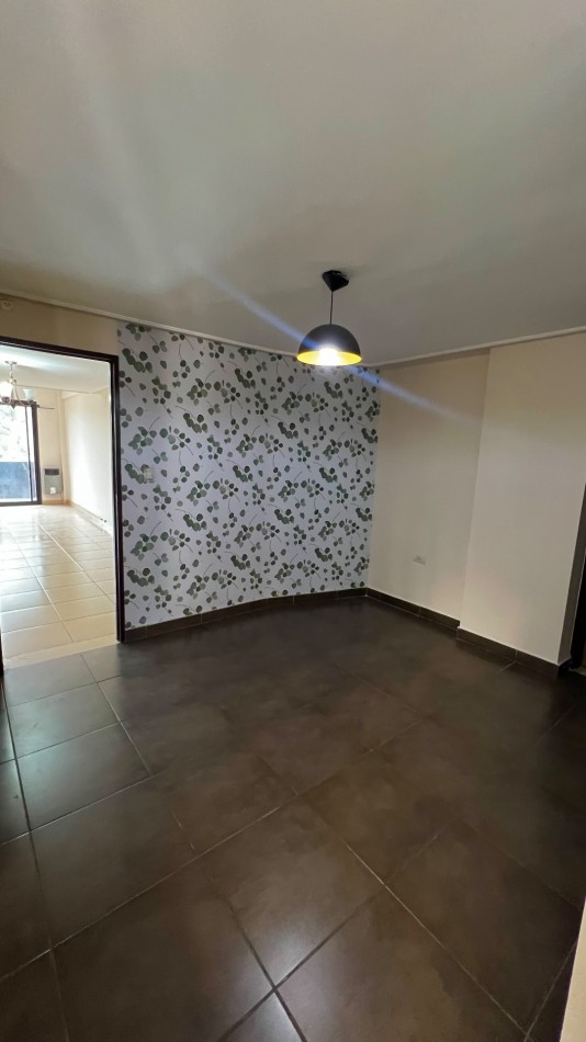 En VENTA Departamento de 2 dormitorios con dependencia frente a Plaza Belgrano, Barrio Sur 