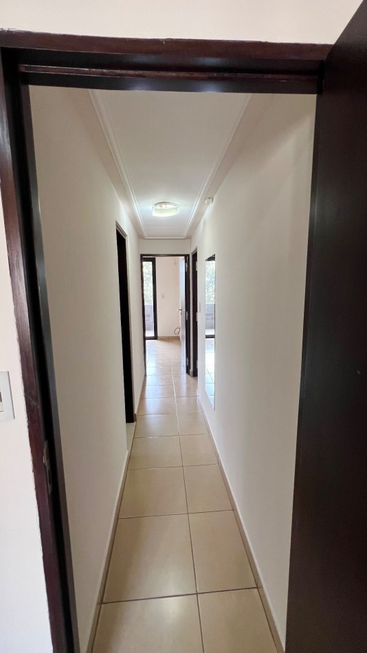 En VENTA Departamento de 2 dormitorios con dependencia frente a Plaza Belgrano, Barrio Sur 