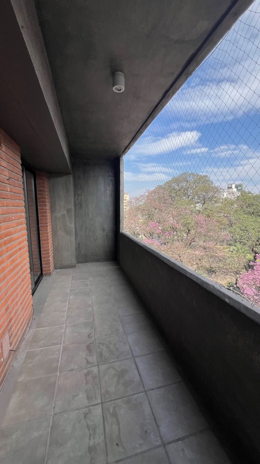 En VENTA Departamento de 2 dormitorios con dependencia frente a Plaza Belgrano, Barrio Sur 