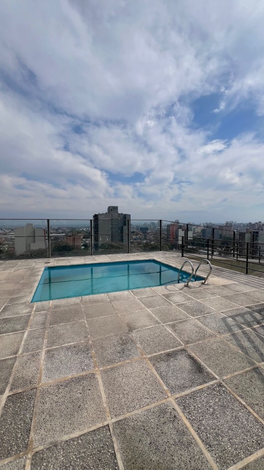 En VENTA Departamento de 2 dormitorios con dependencia frente a Plaza Belgrano, Barrio Sur 
