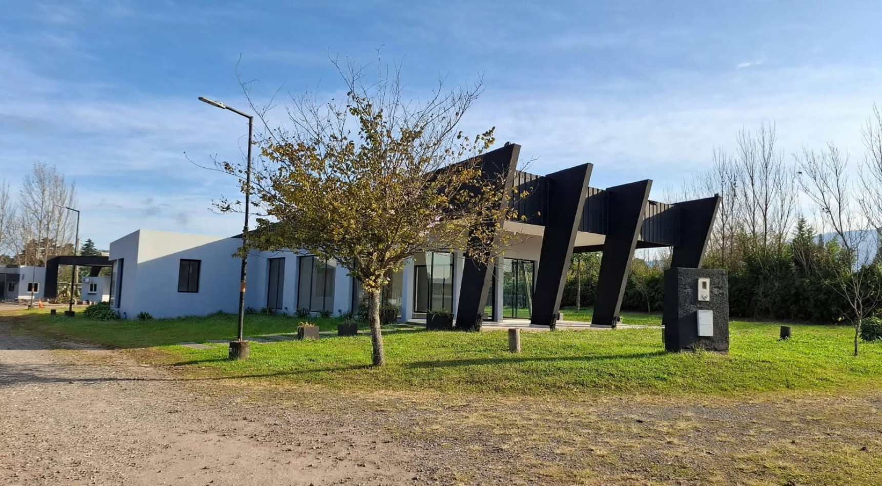 CASA EN VENTA LOS NOGALES COUNTRY PORTAL DEL SOL - APTA CREDITO HIPOTECARIO 