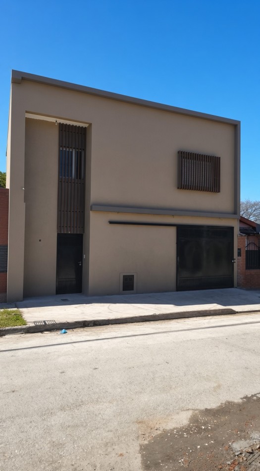 CASA EN VENTA BARRIO POLICIAL 3 (Pegado a Lomas de Tafi ) - CON GRAN REMODELACION 