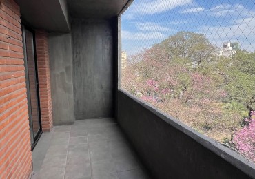 En VENTA Departamento de 2 dormitorios con dependencia frente a Plaza Belgrano, Barrio Sur 